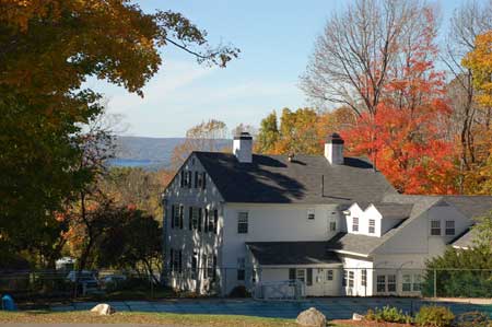 貝賽特山中學(xué) Besant Hill School