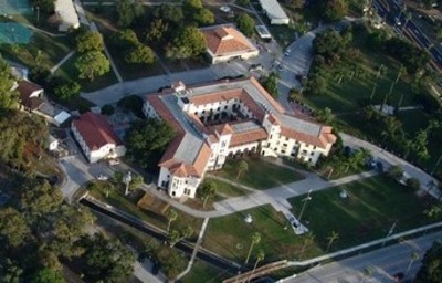 法拉古特艦隊(duì)上將中學(xué)Admiral Farragut Academy