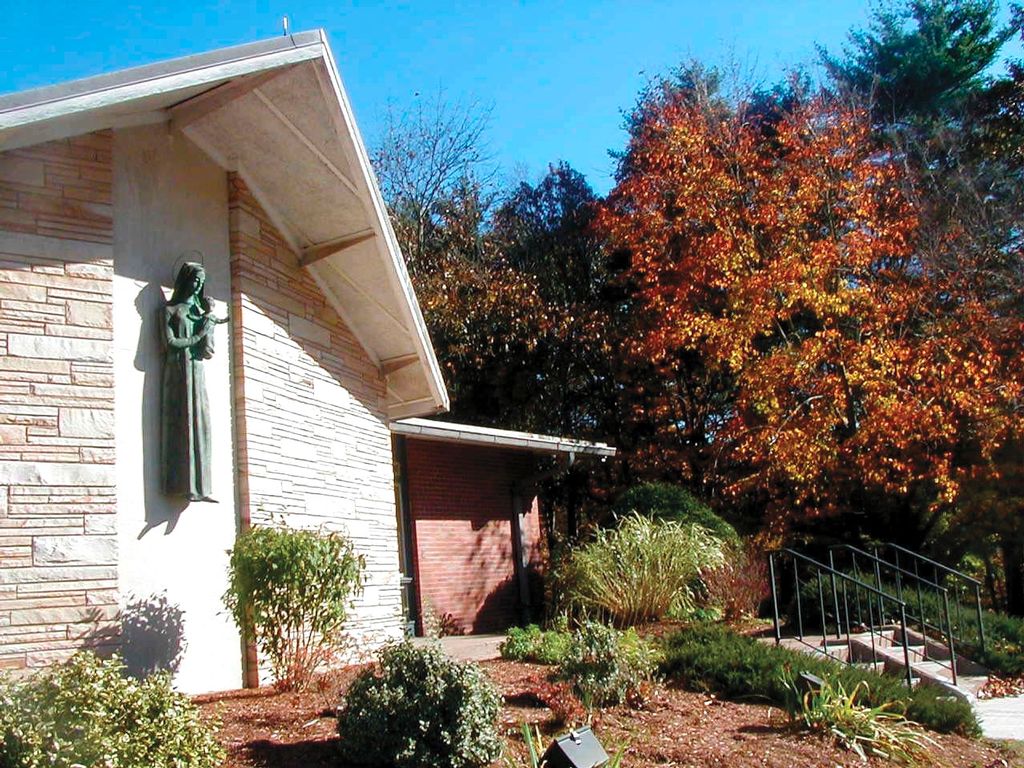 東天主教高中East Catholic High School