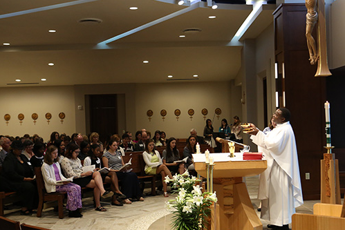 Divine Savior Holy Angels High School圣潔救世主高中