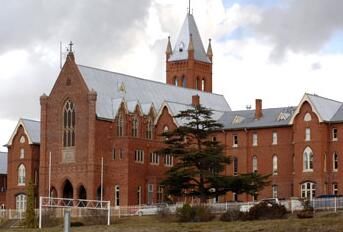 St. Stanislaus圣斯坦尼斯洛斯學院