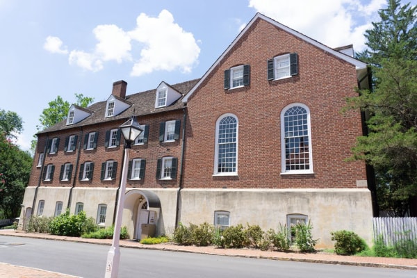 Salem Academy 塞倫中學(xué)